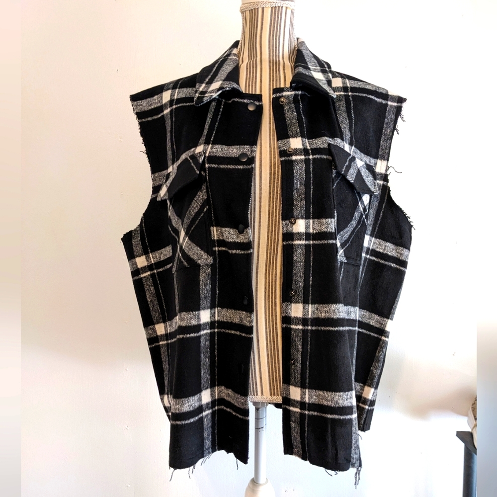 Oat New York men's black/white snap front vest raw edges nwt